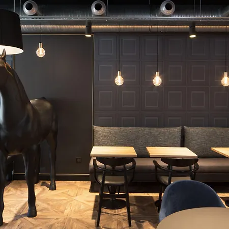 Ibis Styles Centre Gare 라발