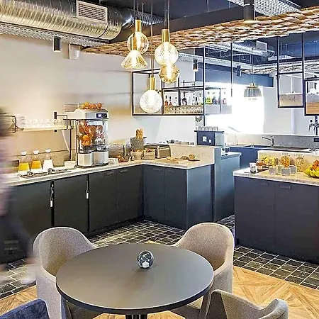 Ibis Styles Centre Gare لافال