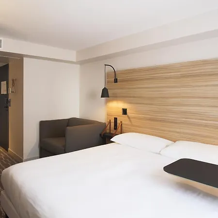 Ibis Styles Centre Gare לאבאל