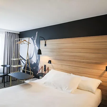 Ibis Styles Centre Gare Лаваль