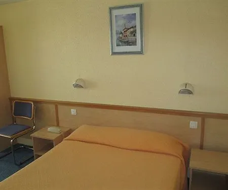 Ibis Styles Centre Gare Отель Лаваль