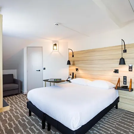 Ibis Styles Centre Gare Лаваль