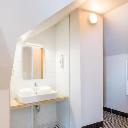 Отель Ibis Styles Centre Gare Лаваль